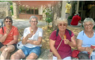 "La glace est un sourire dans un cornet" pour nos "drôles" de dames !