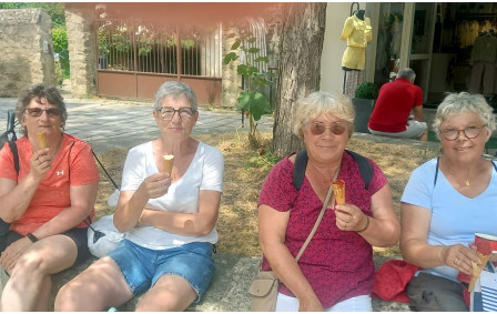"La glace est un sourire dans un cornet" pour nos "drôles" de dames !